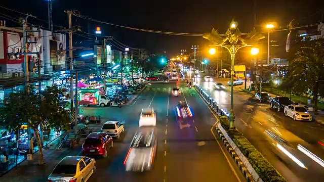 泰国城市的夜间交通和城市生活视频素材