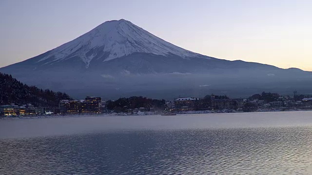 淘金:富士山山梨县川口湖的日落视频素材