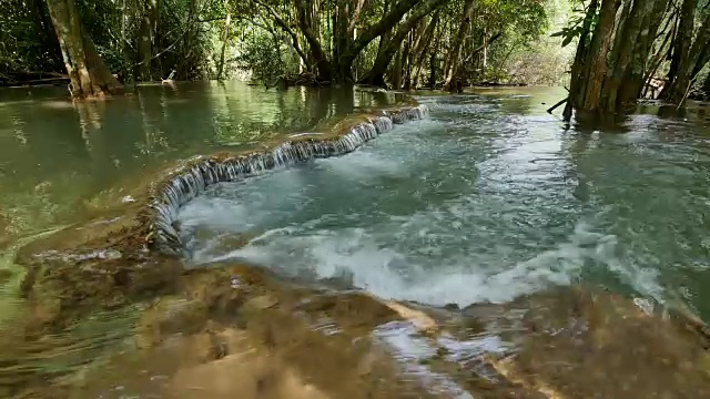 泰国北碧府的怀美卡明瀑布。视频素材