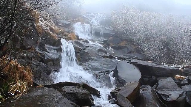 Hoverlyanski瀑布瀑布在十月视频素材