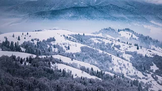 一场冬季的暴风雪视频素材