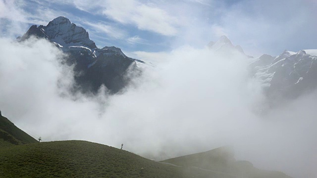 从Grindelwald-First到Wetterhorn和Schreckhorn, berese阿尔卑斯山，瑞士，欧洲视频素材