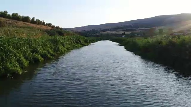 航拍约旦河在夏天的时间视频素材