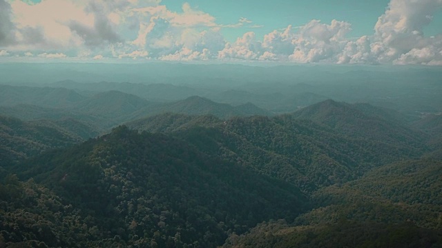 泰国Mae Hong Son省的山脉鸟瞰图视频素材