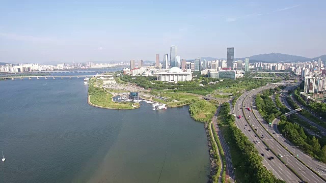 距离汉江和国会大厦附近的奥林匹克大道交通鸟瞰图视频素材