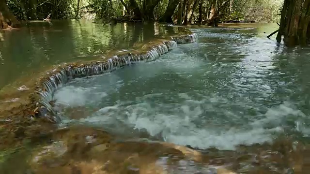 泰国北碧府的怀美卡明瀑布。视频素材