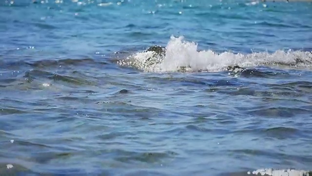 清晰的海浪慢动作视频素材