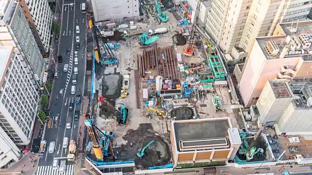 空中延时:在建筑工地工作视频素材