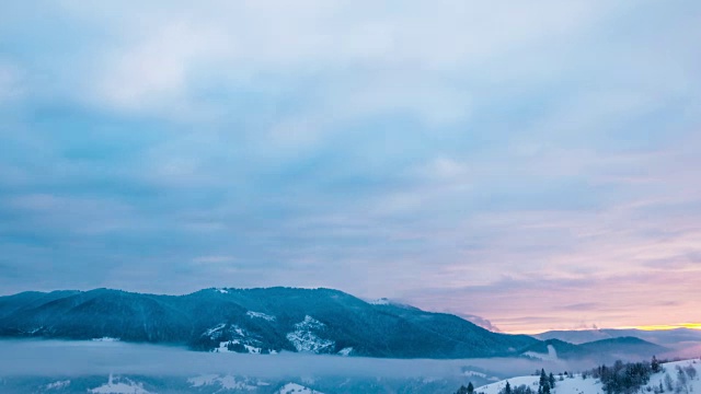 一场冬季的暴风雪视频素材