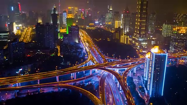 中国夜景时间照亮上海市景著名交通路口航拍全景，4k时间流逝视频素材