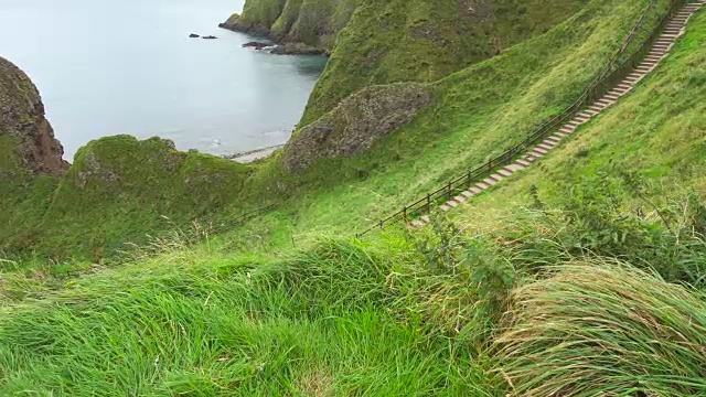 邓诺塔城堡附近的苏格兰海岸视频素材