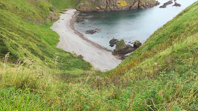 邓诺塔城堡附近的苏格兰海岸视频素材