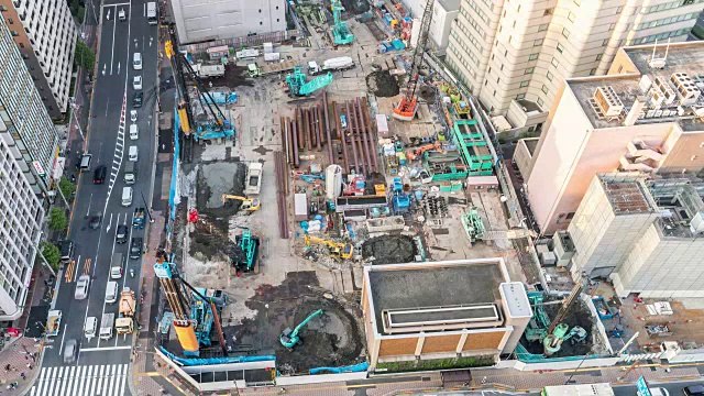 空中延时:在建筑工地工作视频素材