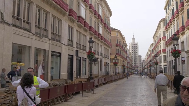 大教堂钟楼从Calle Marques de Larios，马拉加，安达卢西亚，西班牙，欧洲视频素材