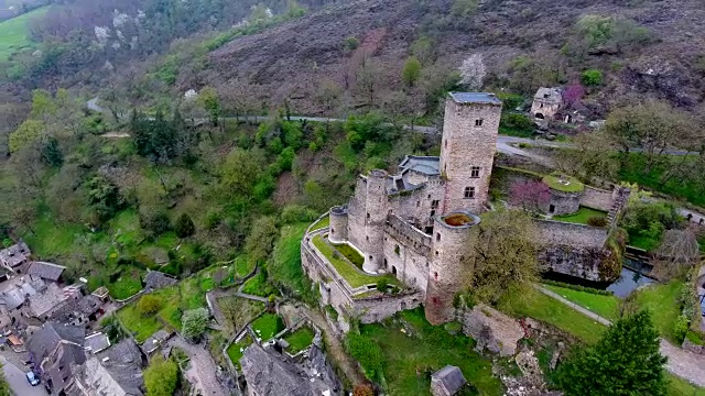 从Belcastel拍摄的4k鸟瞰图视频素材