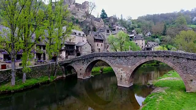 Belcastel，法国最美丽的村庄之一(Aveyron)视频素材