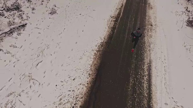 下雪天慢跑视频素材