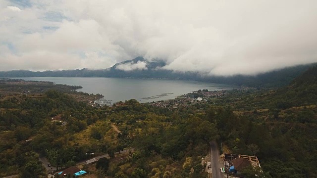 火山口的湖泊。巴厘岛,巴都尔视频素材