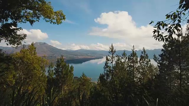 巴图尔湖和火山。印尼巴厘岛视频素材