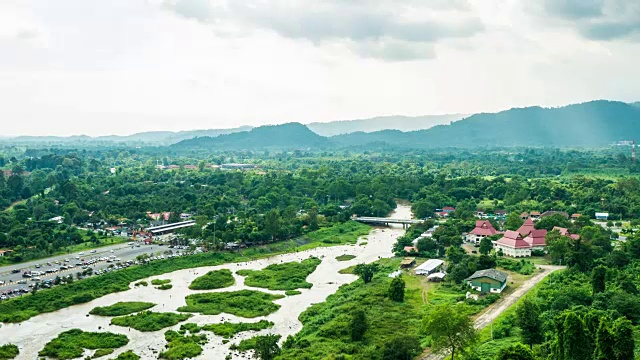 乡村地区山地热带森林风景阳光的航空延时视频素材