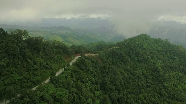 无人机:空中公路之旅视频素材