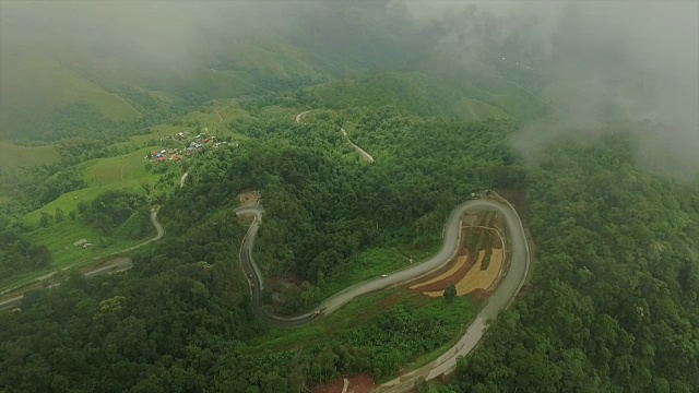 无人机:空中公路之旅视频素材