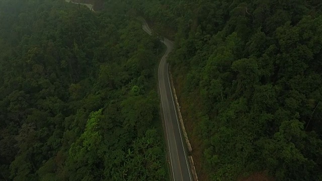 无人机:空中公路之旅视频素材