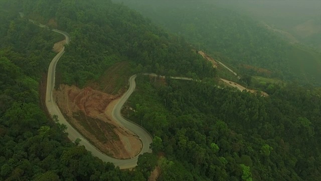 无人机:空中公路之旅视频素材