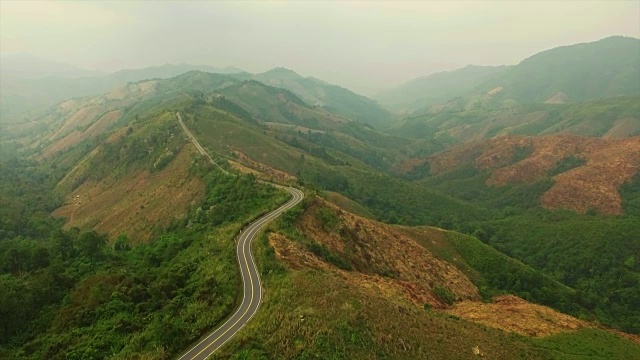 无人机:空中公路之旅视频素材