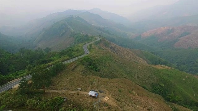 无人机:空中公路之旅视频素材