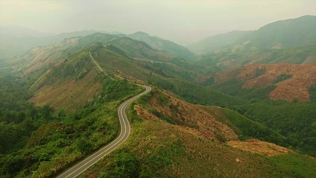 无人机:空中公路之旅视频素材