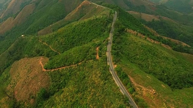 无人机:空中公路之旅视频素材