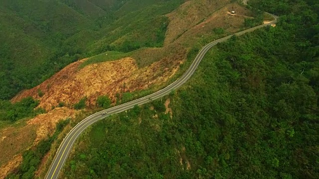 无人机:空中公路之旅视频素材