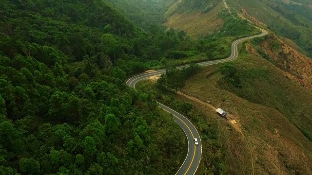 无人机:空中公路之旅视频素材