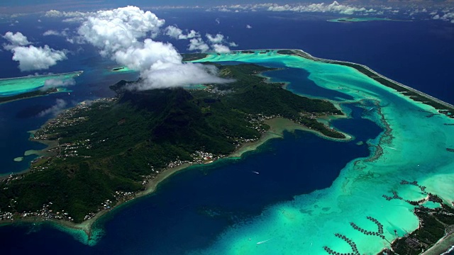 Otemanu Bora Bora水上小屋的空中俯瞰视频素材