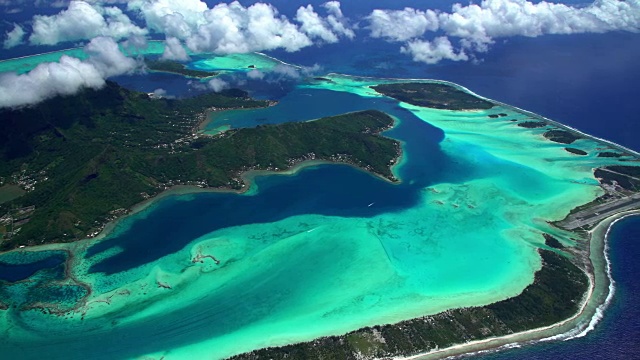 Otemanu Bora Bora水上小屋的空中俯瞰视频素材