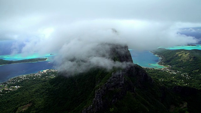 南太平洋Otemanu Vaitape的Bora Bora山视频素材