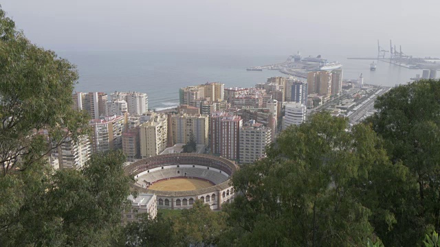 从La Malagueta, Bullring, matoros de La Malagueta广场和port of Castillo de La Malagueta, Malaga, Andalucia, Spain, Europe视频素材