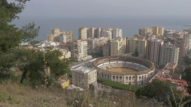 从La Malagueta, Bullring, matoros de La Malagueta广场和port of Castillo de La Malagueta, Malaga, Andalucia, Spain, Europe视频素材