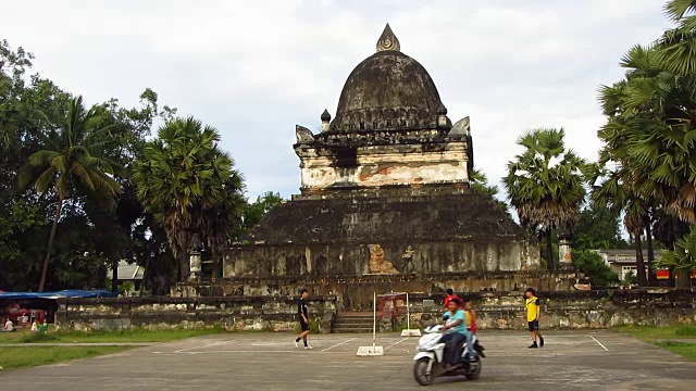 Sepak tataraw火柴在寺庙前面视频下载