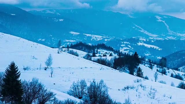 一场冬季的暴风雪视频素材