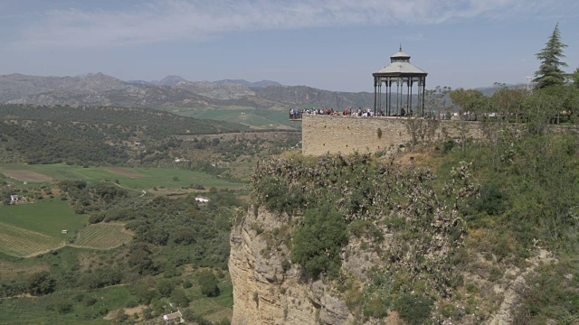 从Mirador de Ronda, Ronda, Andalucia，西班牙，欧洲的乡村景色视频素材