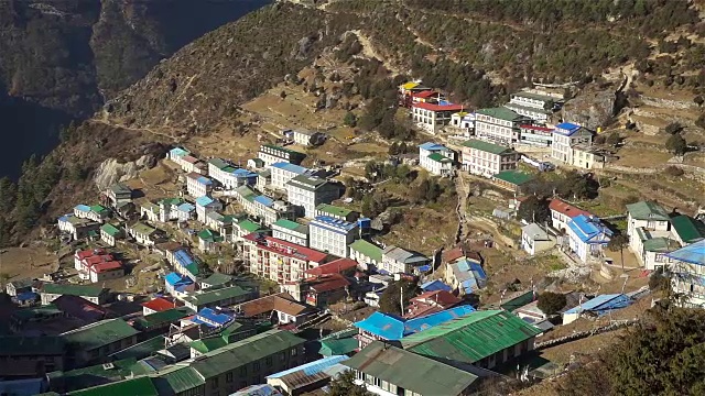 纳姆切集市的全景，珠穆朗玛峰徒步，喜马拉雅山，尼泊尔视频素材