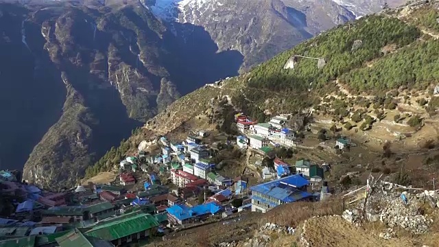 纳姆切集市的全景，珠穆朗玛峰徒步，喜马拉雅山，尼泊尔视频素材