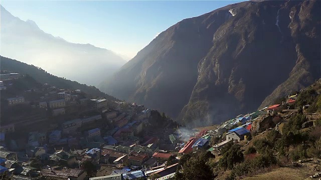 纳姆切集市的全景，珠穆朗玛峰徒步，喜马拉雅山，尼泊尔视频素材