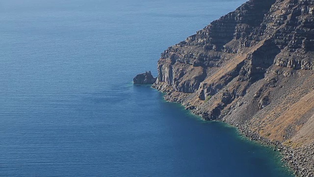 希腊基克拉迪群岛和无边无际的深蓝色爱琴海的美妙海景视频素材