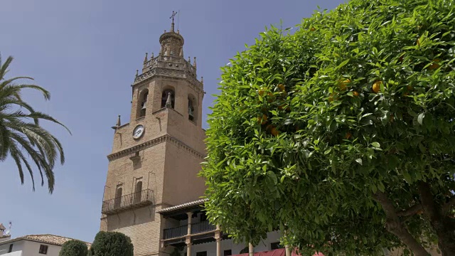 Parroquia Santa Maria la Mayor in Plaza Duquesa de Parcent，隆达，安达卢西亚，西班牙，欧洲视频素材