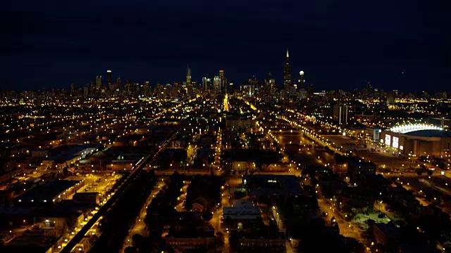 空中城市景观夜景芝加哥城市地区视频素材