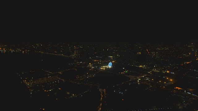 夜间有摩天大楼和建筑物的空中城市。菲律宾,马尼拉马卡迪视频素材