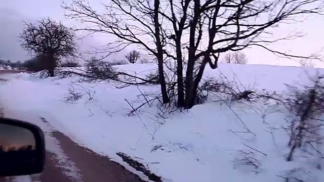 白雪皑皑的小山视频下载